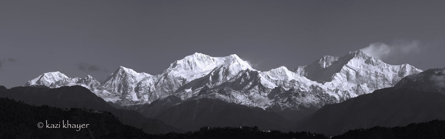 A monochrome picture of the great Kangchenjunga .