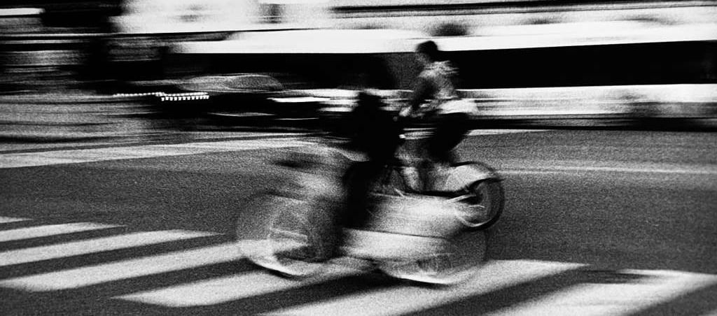 imagen distorcionada bicicletas en la ciudad