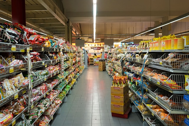 how to save money on groceries, groceries on a budget, grocery shopping on a budget