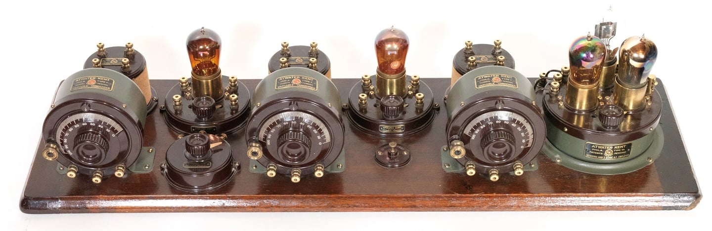 Model-10-4340-Radiodyne-Top