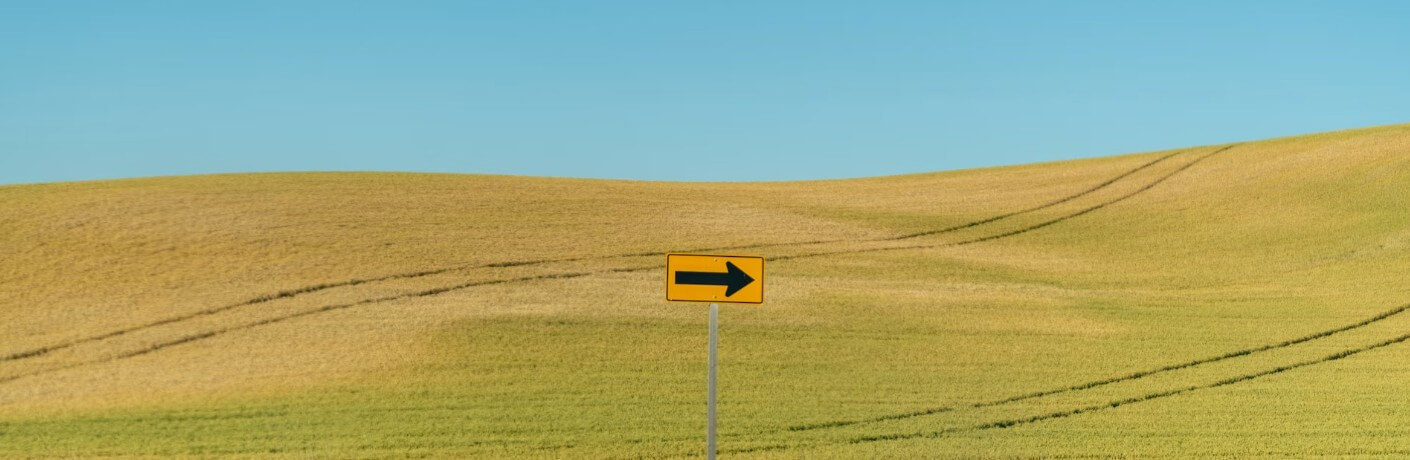 A wide, green-yellow field with a yellow arrow in the front