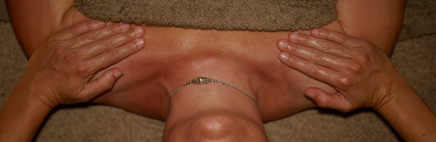 mains massage détente épaule