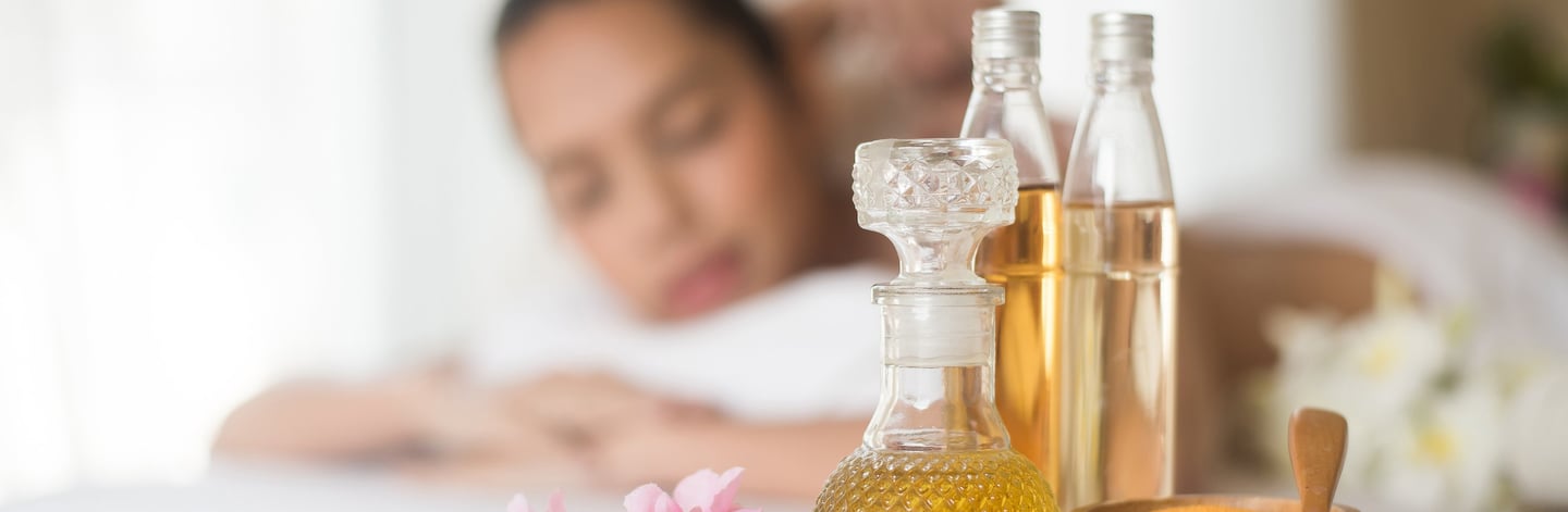 Herbal Oil Massage in Medavakkam | Macro Spa Medavakkam