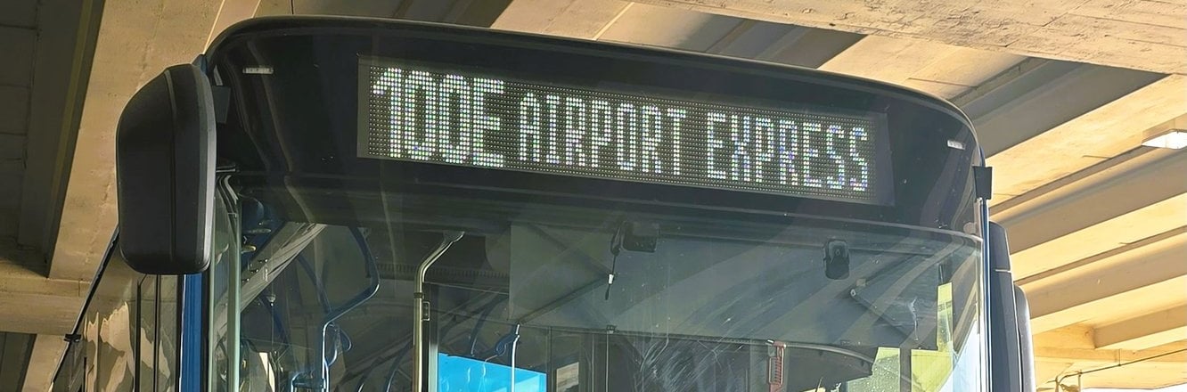 Autobus 100E na lotnisku w Budapeszcie