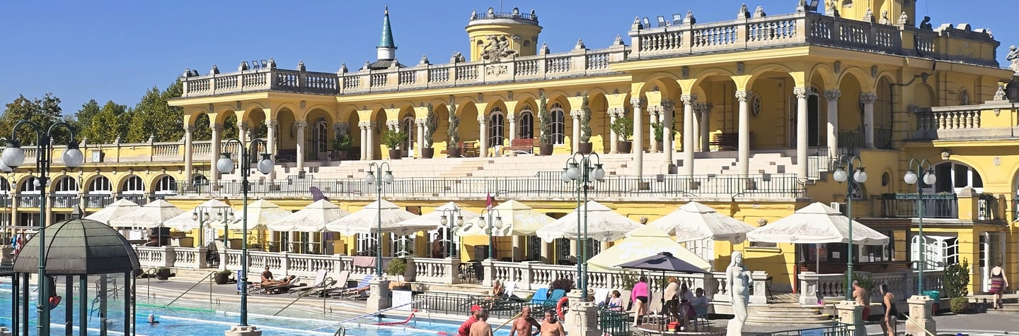 Termy Széchenyi na zewnątrz