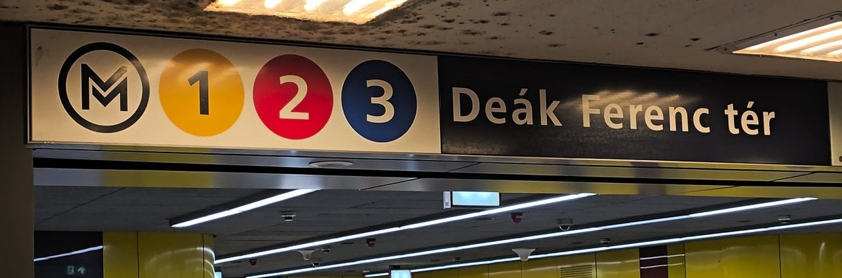 Przystanek metra na Deák Ferenc tér