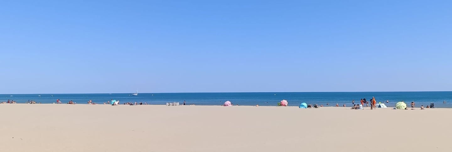 Plage de Narbonne, destination desservie par un chauffeur privé VTC.