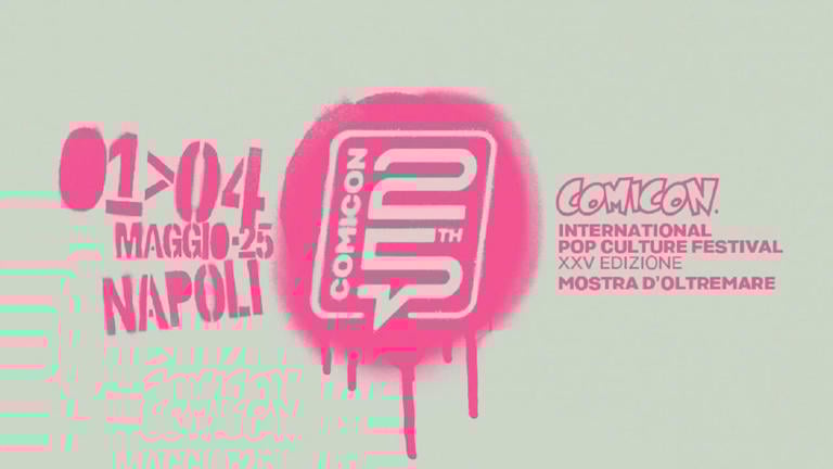 Ingresso Mostra d’Oltremare – "Ingresso principale della Mostra d’Oltremare, sede del COMICON Napoli 2025, con fan in fila pe