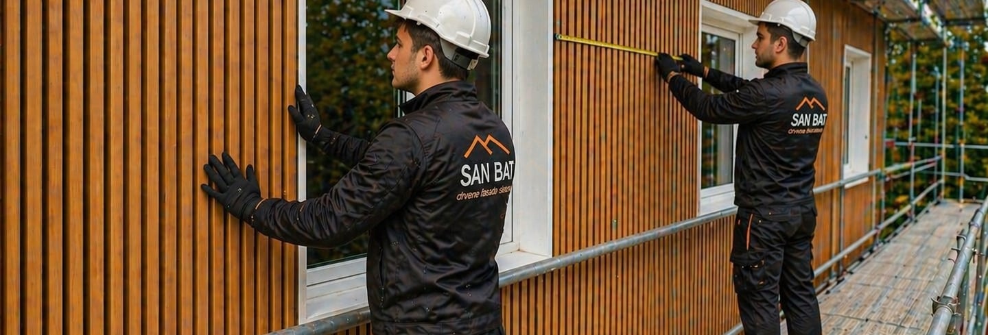 Pose de bardage bois sur échafaudage – équipe SAN BAT en intervention