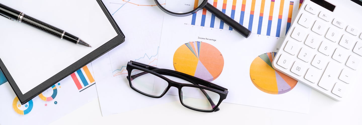 صورة تعبر عن التواصل مع شركة محاسبة وتدقيق في الكويت لحجز استشارة مالية أو تدقيقية.