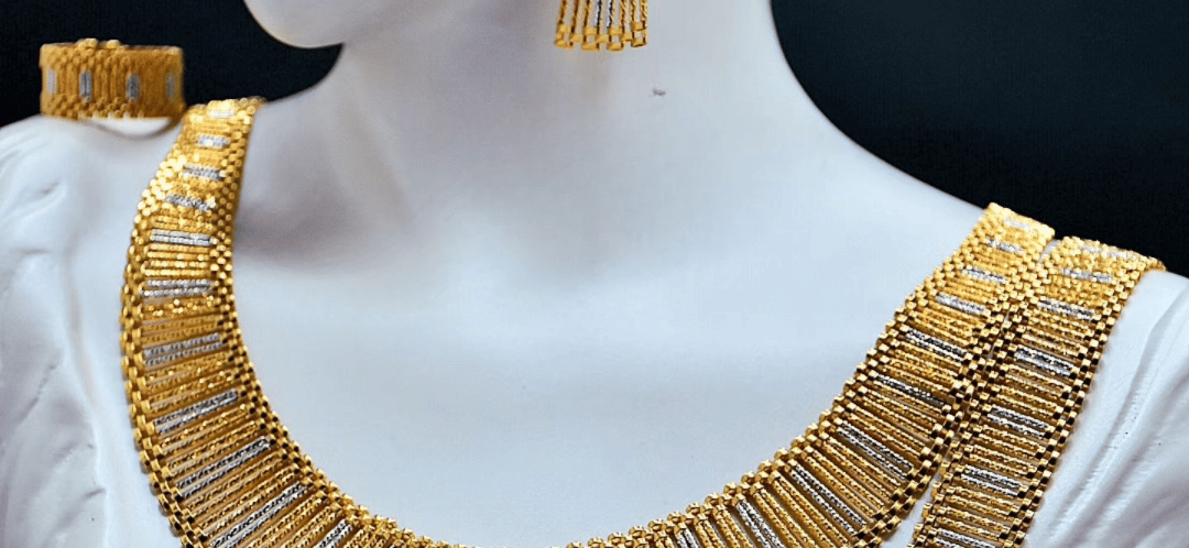 a woman's necklace and earrings on display | Alkanz Alasifar | Antalya Jewellery