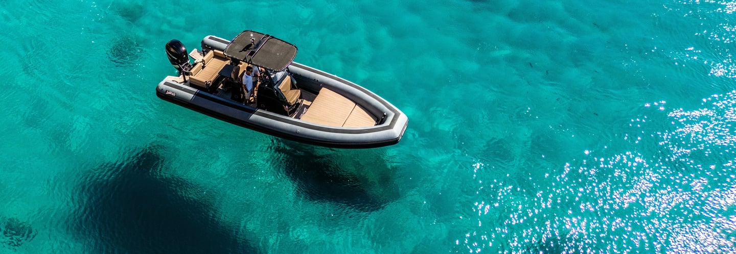 Five Waves Charter di Corrado Frau tour in gommone nel Golfo di Cagliari con box lunch a bordo su ri