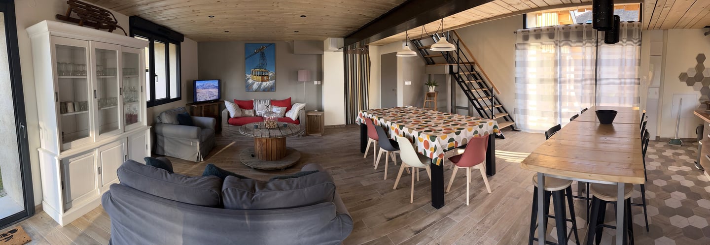 Gîte l'Escale 1695 / Vue d'ensemble salle commune