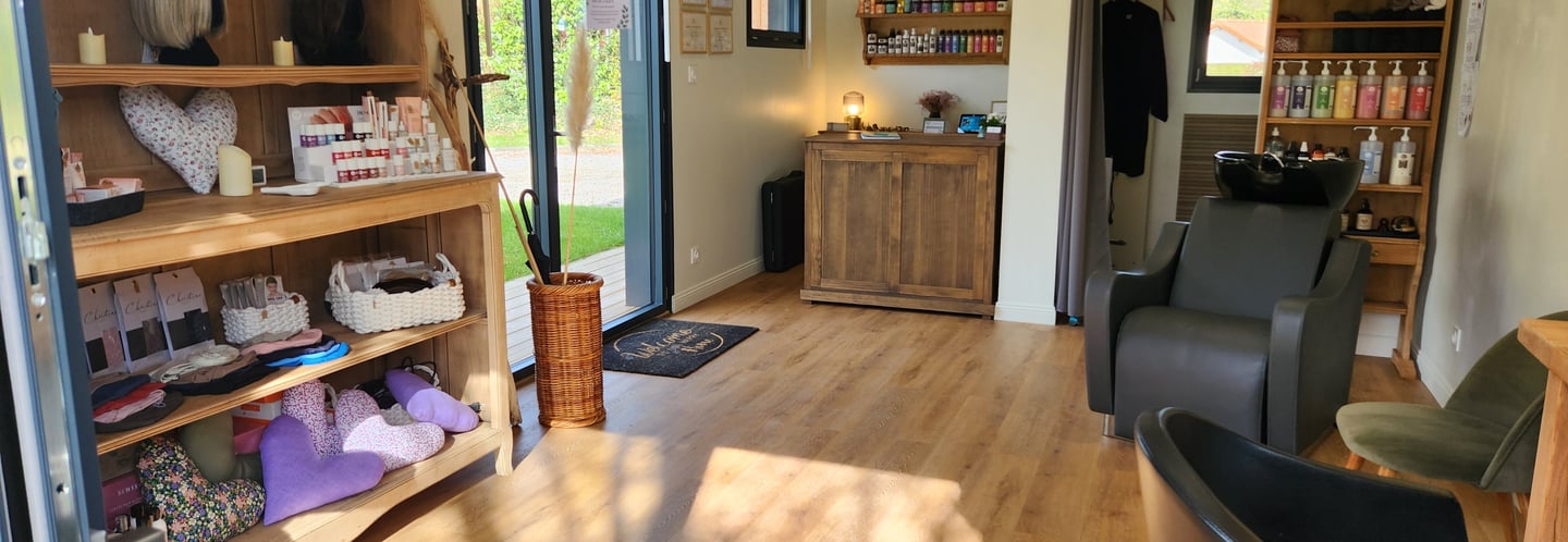 Intérieur du salon Naturellement Vous à Drucat, espace calme et bienveillant