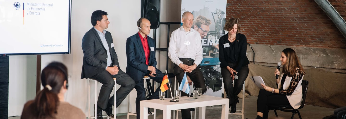 Jörg Grube in einer Gesprächsrunde