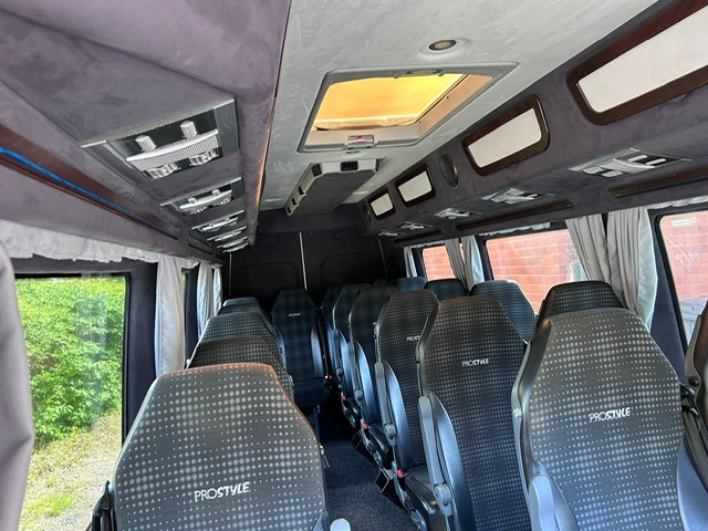 tilausajobussi sisältä