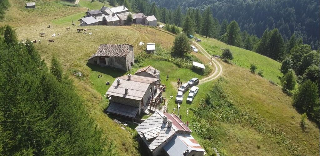 veduta dall'alto del nostro Agriturismo a Prali