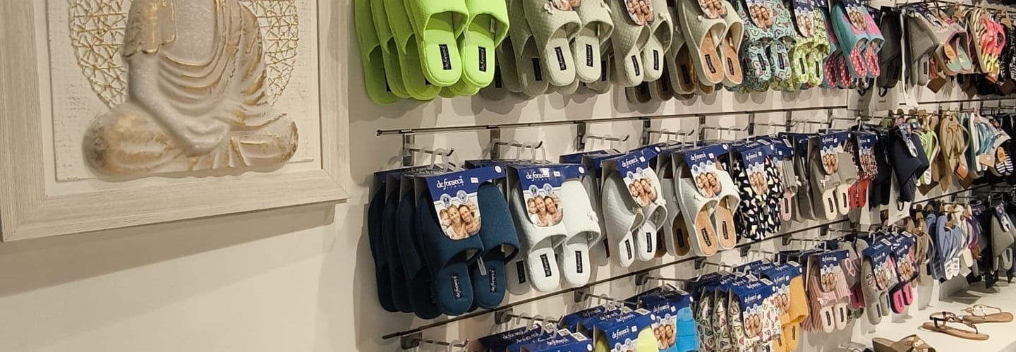 parede com os nossos chinelos