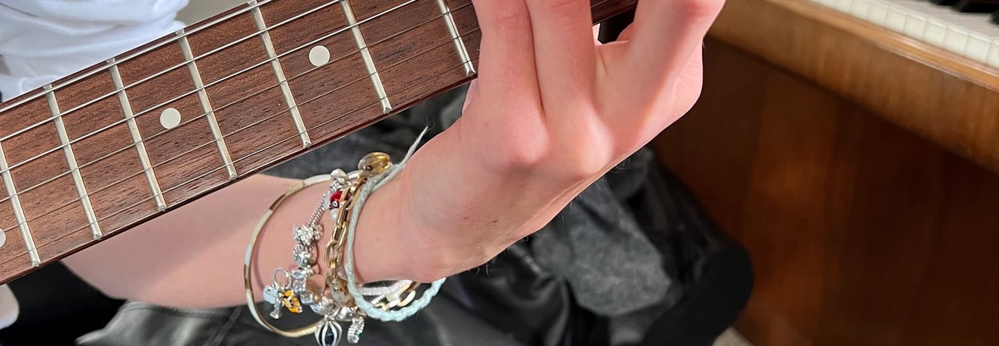 Handhaltung Gitarre 
