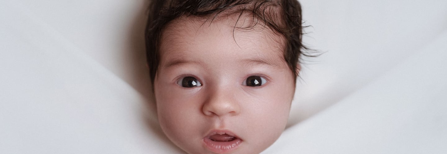 a baby girl with a big smile on her face, photoshoot at the customer's home address