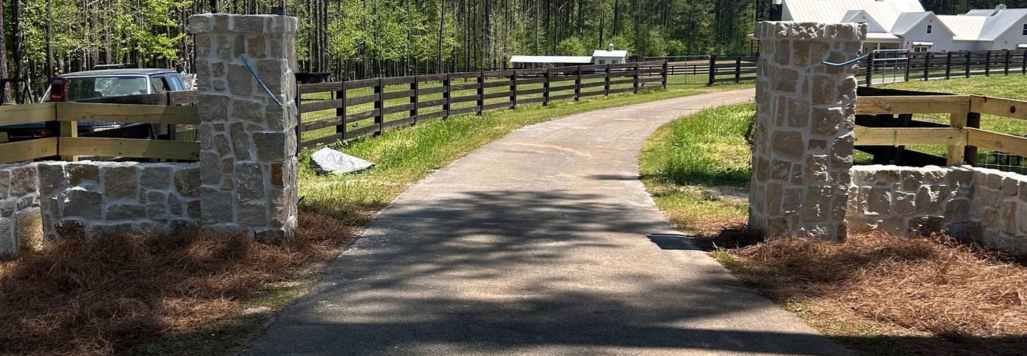 Limestone columns with ivory mortar