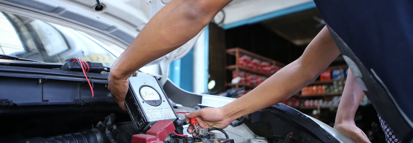 Toko Aki 24 Jam Surabaya | Jual Aki Accu Instan 24 Jam Surabaya | Test Voltase Aki Mobil