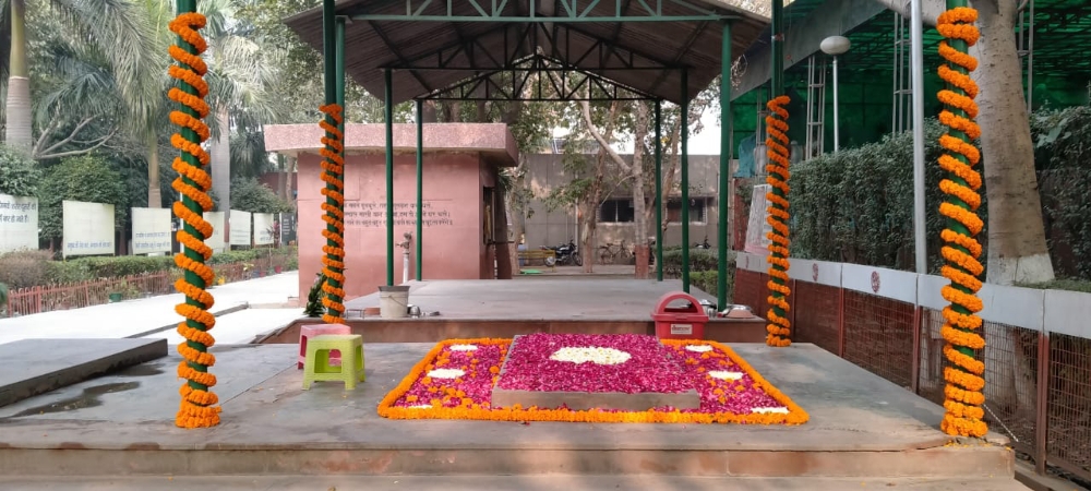 Dead body freezer box