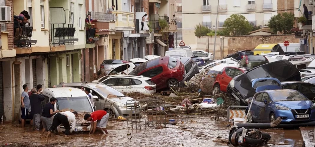 vehículos afectados por las inundaciones