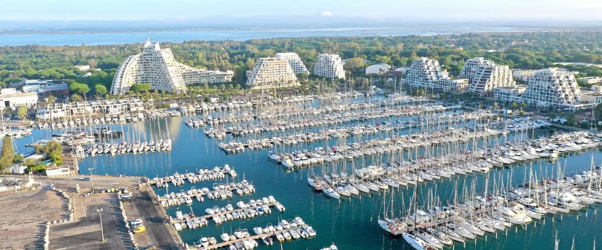 la grande pyramide de la motte et son port