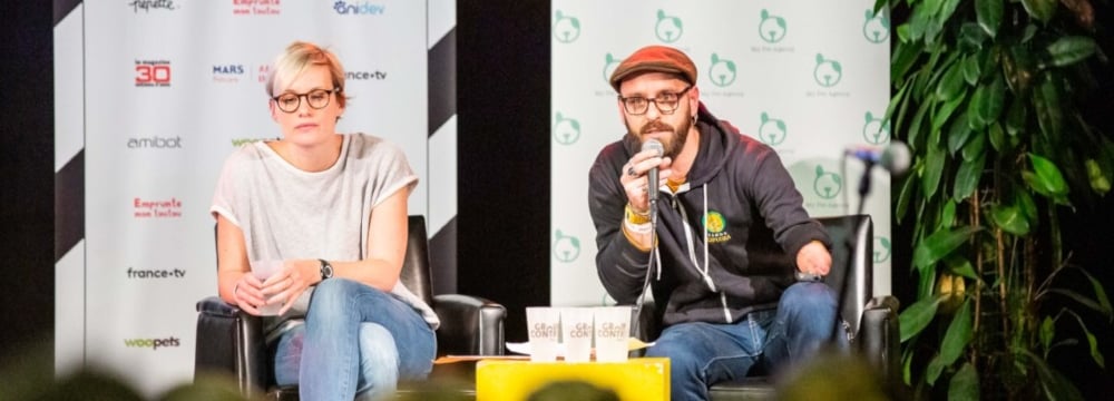 Comportementalistes canin et félin qui donnent une conférence 