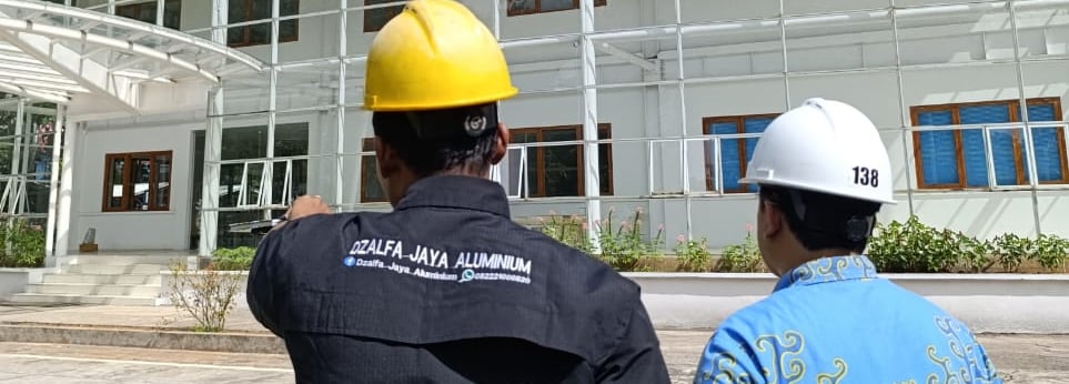 <img src="proyek-dzalfa-jaya.jpg" alt="Proyek Pemasangan Pintu dan Jendela Aluminium di Lampung oleh