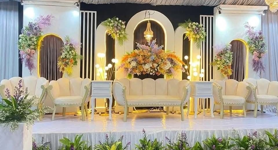 indoor stage setup for wedding reception 