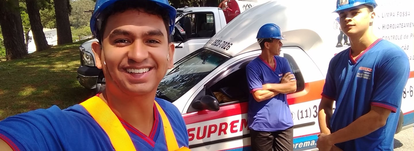 equipe técnica da suprema desentupidora