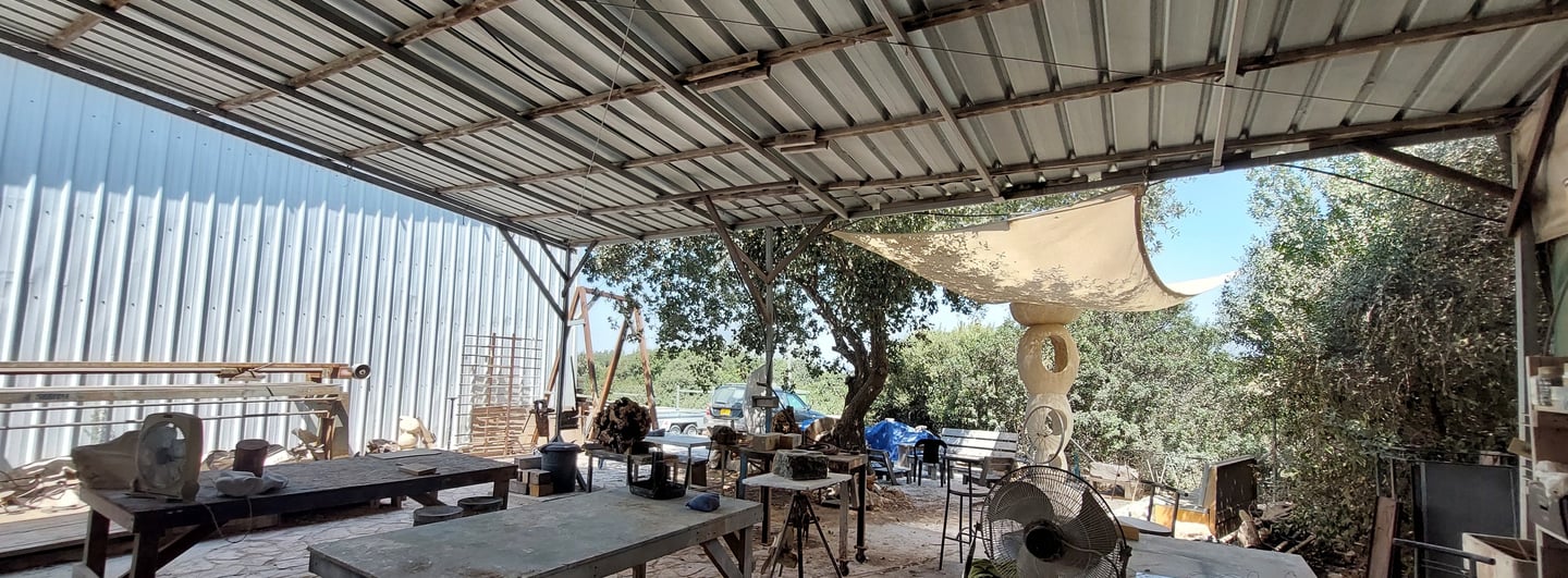 מרחב עבודה פתוח עם נוף עד החרמון