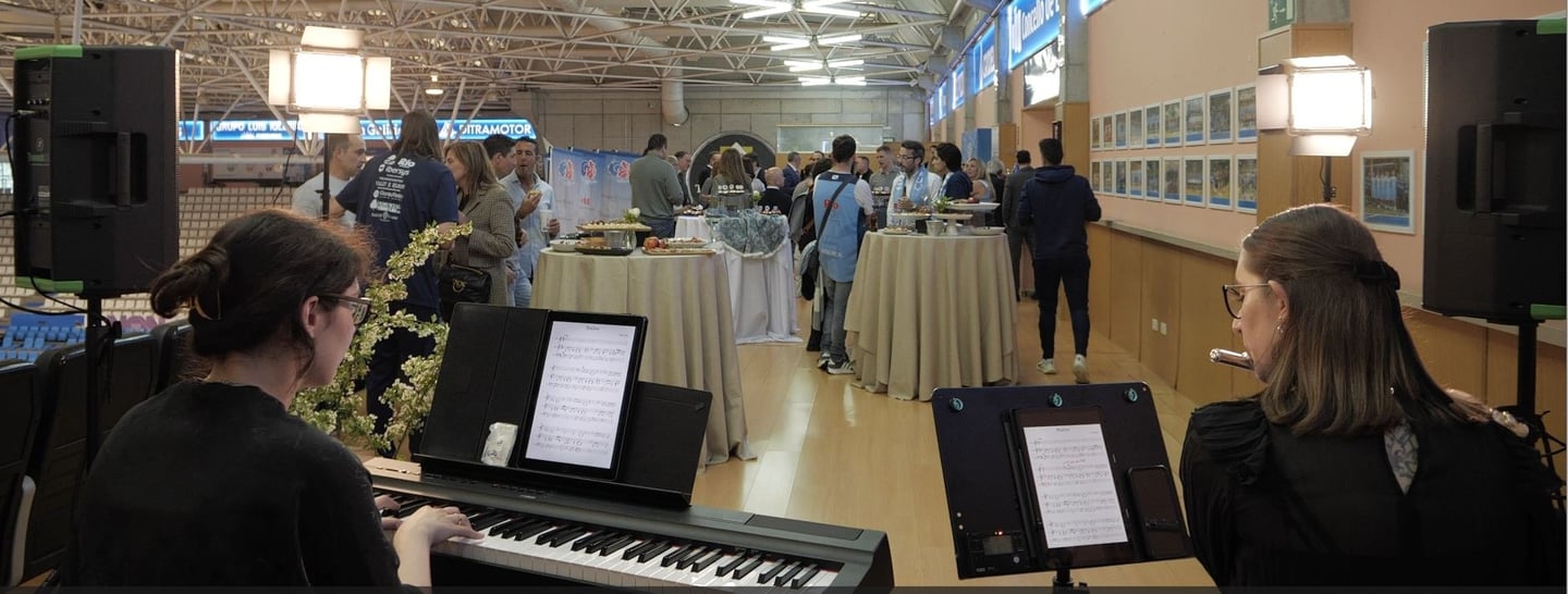 DÚO PIANO Y FLAUTA TRAVESERA (MÚSICA FONDO EN 1º EVENTO EMPRESARIAL «FUNDACIÓN BREOGÁN» 05/05/2024)