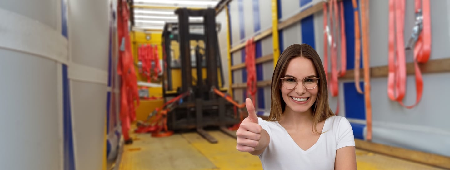 S&W Internationale Spedition Tieflader mit Stapler