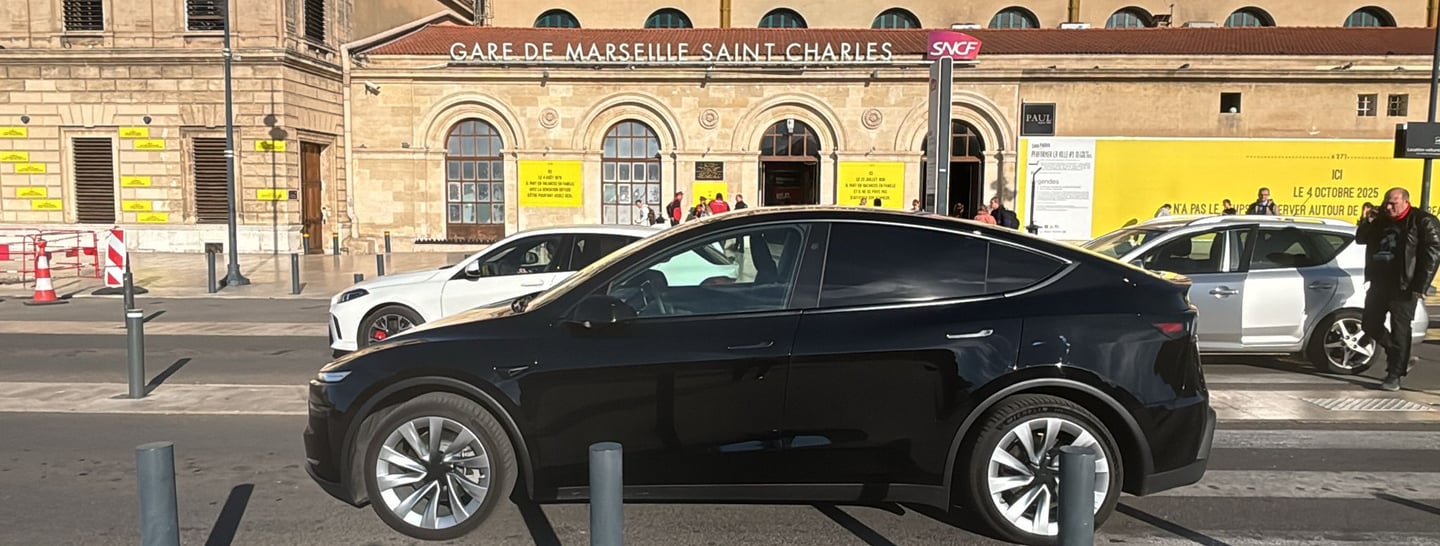 tesla chauffeur privé Cassis VTC gare Marseille Saint-Charles
