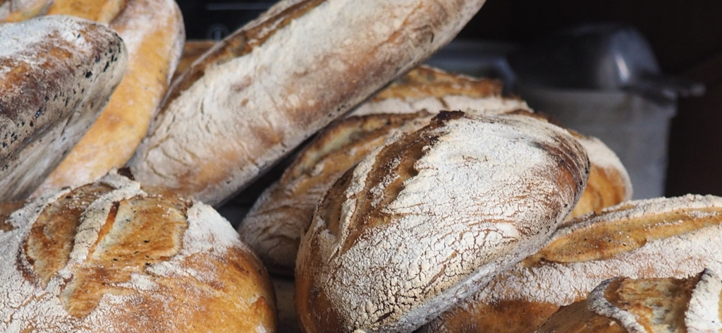 Pains de la boulangerie mobile Perlimpinpains à St André d'Embrun (05)