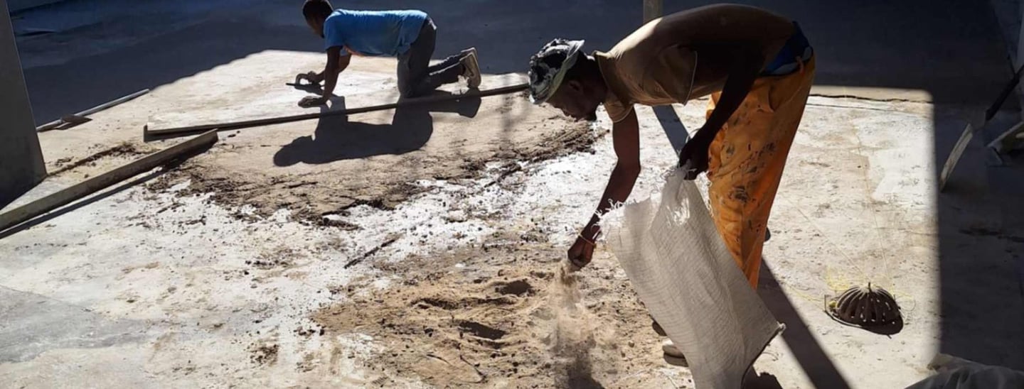 Measures to maintain screed moisture for slow drying, Harbor Bay Mall, Cape Town, False Bay