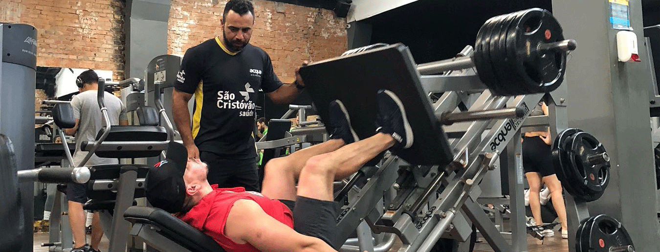 Treinamento de musculação na Acqua FIT