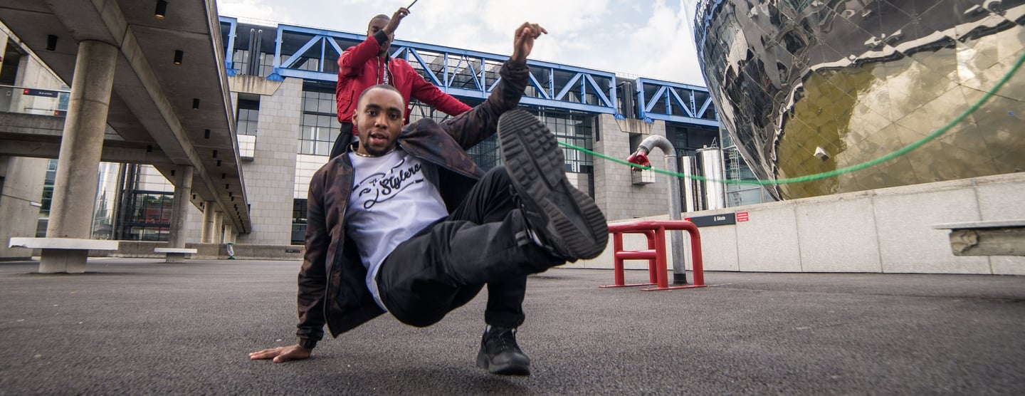 Apprentissage du Double Dutch — saut et tournage des cordes