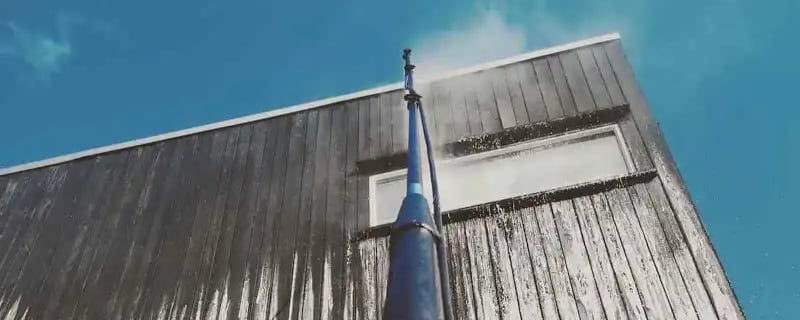 Fasadevask av enebolig