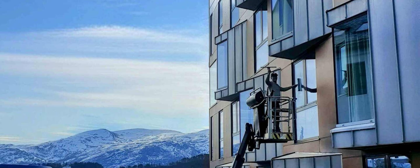 Vindusvask av hotell med lift