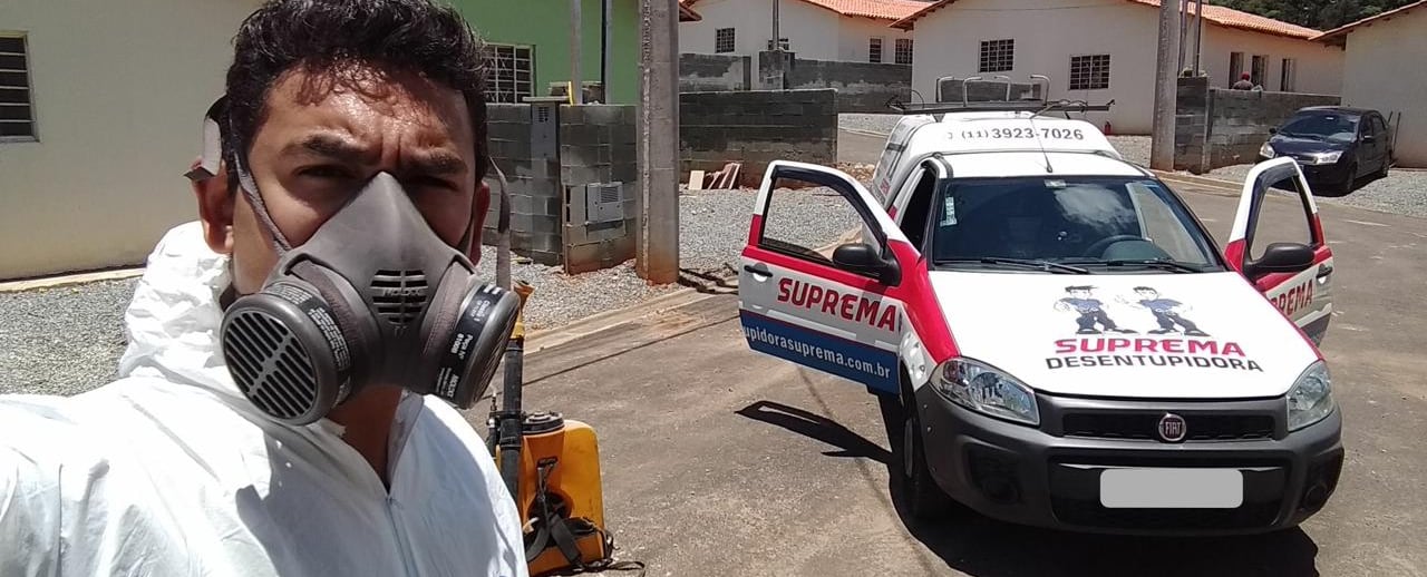 roupa branca de dedetização carro da suprema desentupidora e dedetizadora