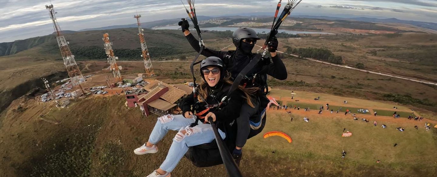 voo duplo de parapente topo do mundo serra da moeda bh
