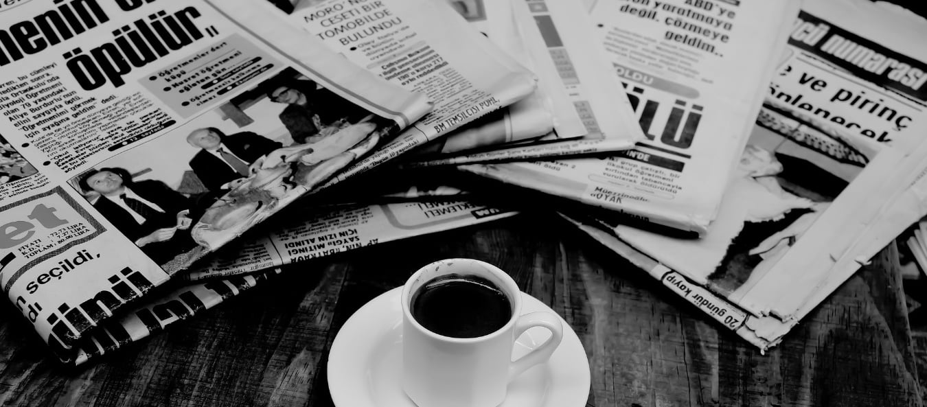a cup of coffee and a cup of -digital vs. traditional marketing