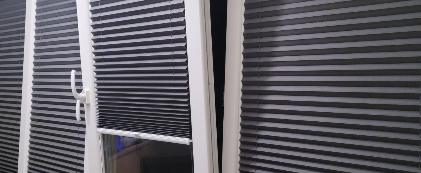 Jaluzele plisate cu montaj direct pe tamplarie. jALUZELE PLISATE CU MASURATOARE SI MONTAJ