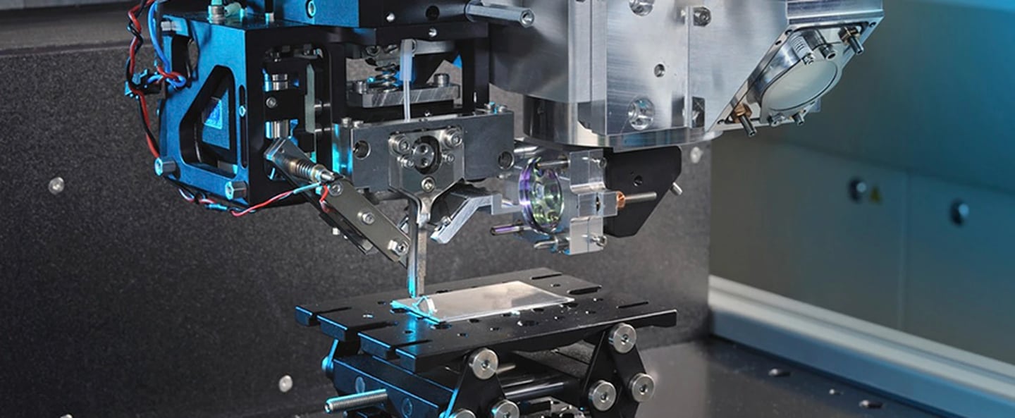Ultrasonic wire bonding machine in semiconductor packaging