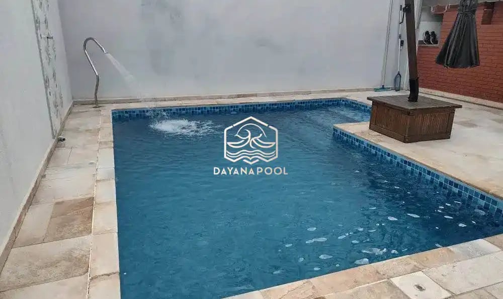 Tinggal di Bandung dengan udaranya yang sejuk dan suasana yang khas, punya kolam renang pribadi di r