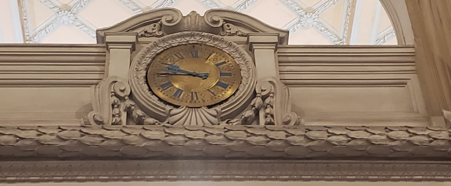 Relógio histórico mantido em funcionamento pelo museu.